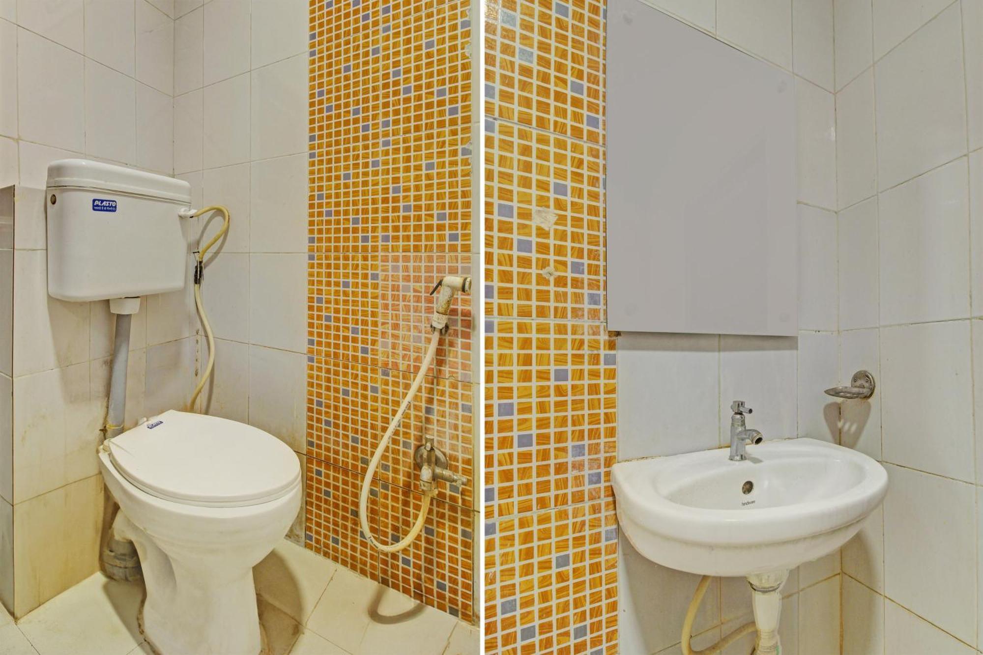 Hotel O Ruma Near Nampally Railway Station Hyderabad Exterior foto